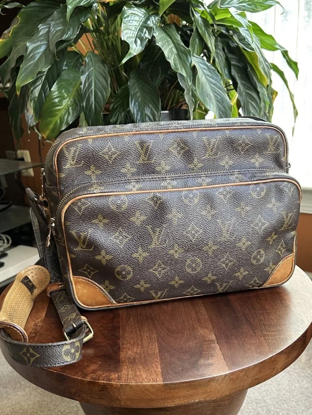 LOUIS VUITTON Monogram Nil 28 Shoulder Bag